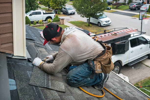 Professional Roofing technician working in Metamora, MI